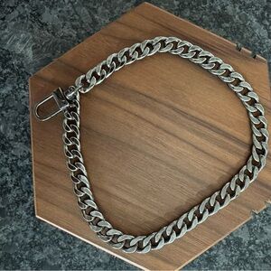 CHUNKY CHAIN WRISTLET LANYARD GUNMETAL
